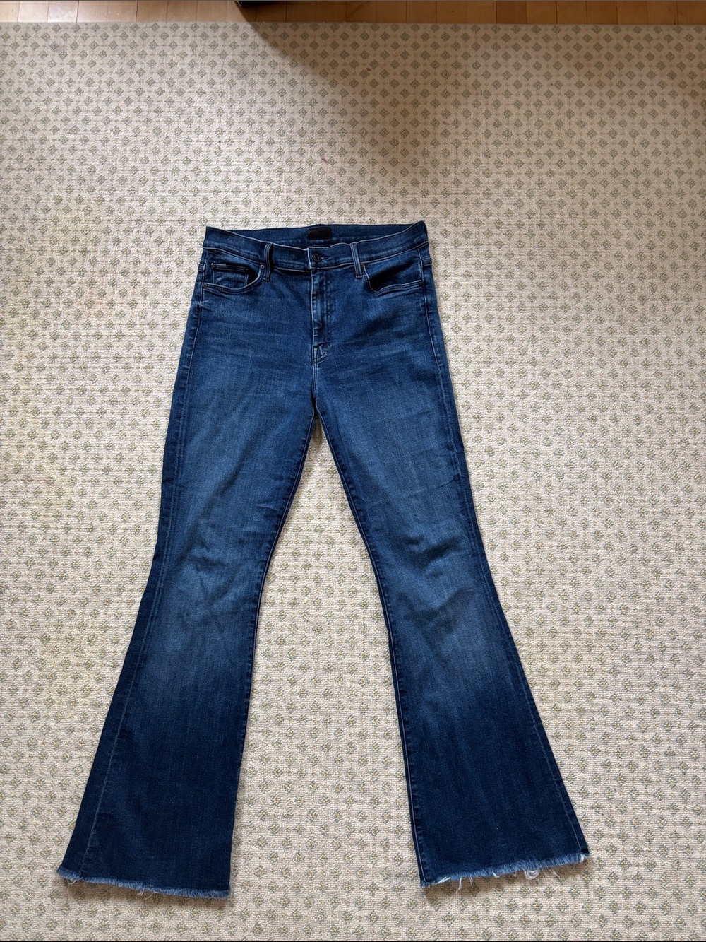 MOTHER The Weekender Fray size 30 Dark Indigo Wide Leg Flare Jeans